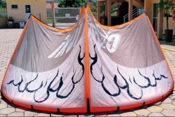 2 Kites Caution/spitfire 11m/13m - 2011 - VENDIDO!